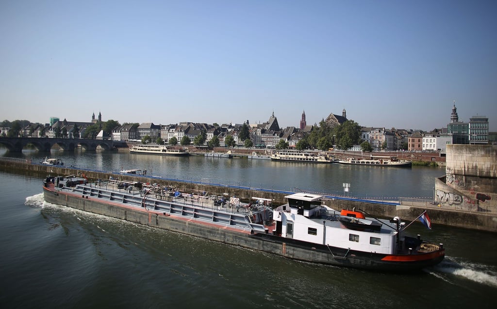 Die Maas fließt mitten durch Maastricht. Die niederländische Stadt erwartet schwere Überschwemmungen.