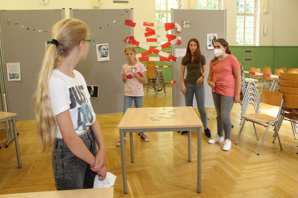 Das Wirken der Widerstandsgruppe "Weiße Rose" wird im Escape-Room in verschiedenen Aufgaben thematisiert. Sind alle Rätsel geknackt, geht es in den nächsten Raum.