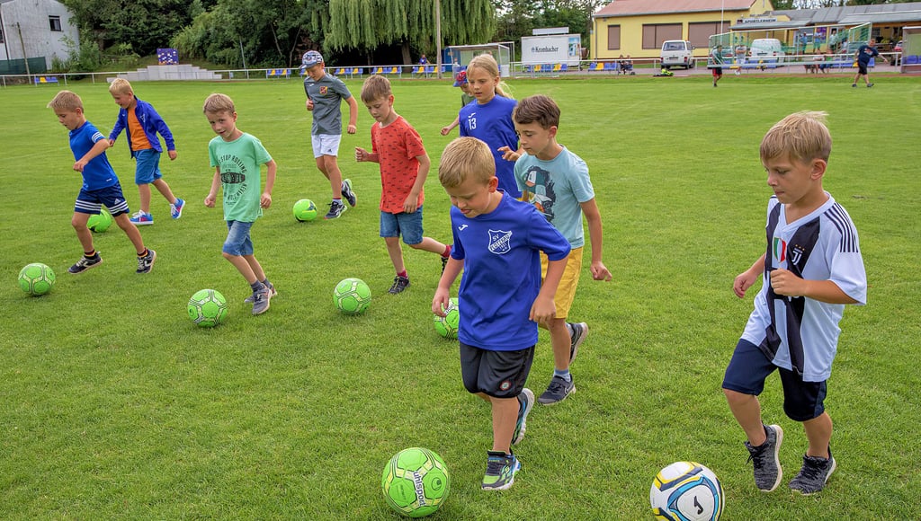 Die F-Jugend des SV Plötzkau trainiert schon fleißig. Die Nachwuchskicker freuen sich auf das Camp am Wochenende.