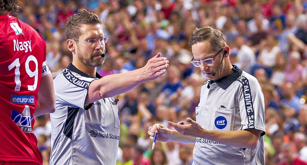 Die Handball-Schiedsrichter Lars Geipel (Foto, l.) und Marcus Helbig.