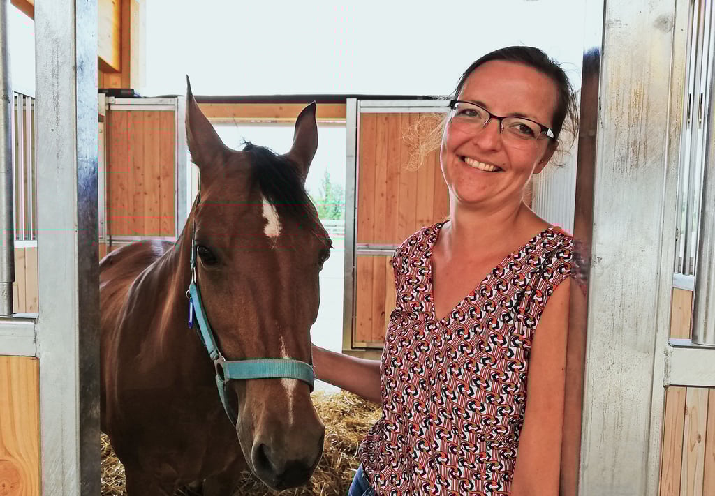 Die ersten Pferde ziehen in dieser Woche in den neuen Aktivstall des Reitvereins Zeitz ein. Ivonne Pioch freut sich darüber.