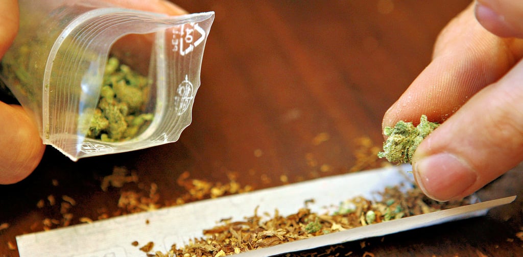 Der Angeklagte gibt an, seit einiger Zeit regelmäßig Marihuana konsumiert zu haben.