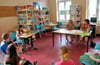 Eltern und Großeltern gehören beim Lesewettbewerb an der Grundschule in Altenweddingen zur Jury.