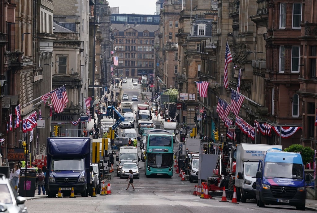 Amerikanische Flaggen und Fahnen im Stadtzentrum von Glasgow.