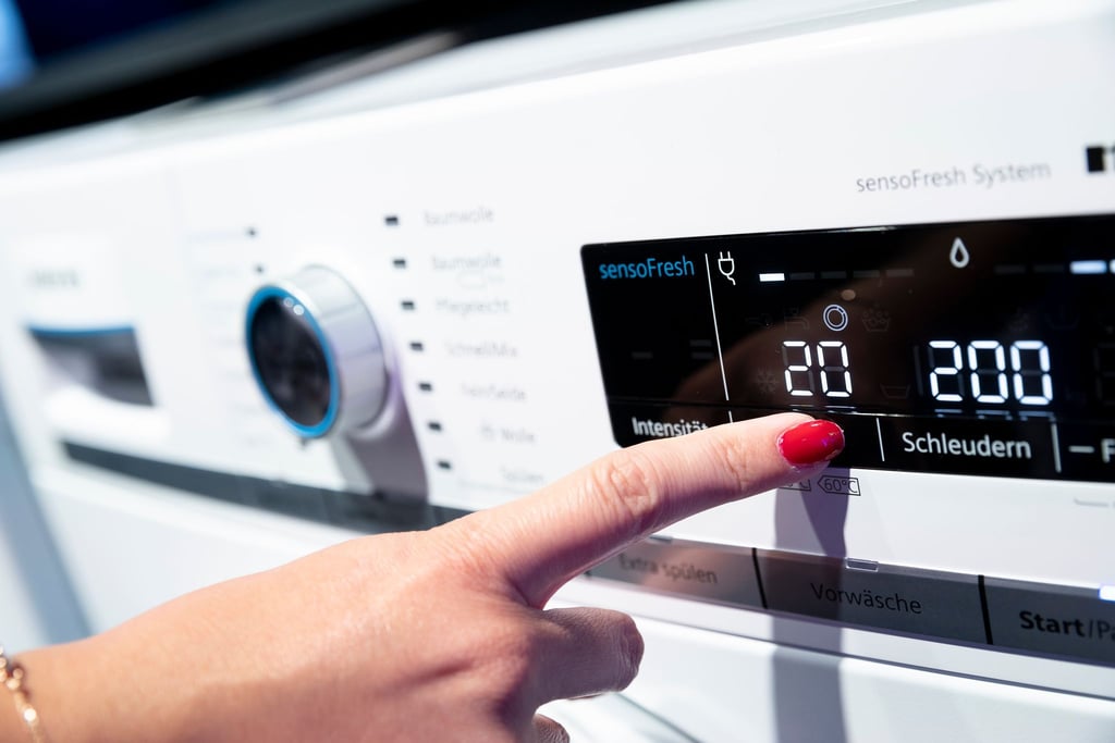 Energie einsparen: Beim Betrieb der Waschmaschine sollten Sie eine niedrige Temperatur sowie ein Eco-Programm wählen.