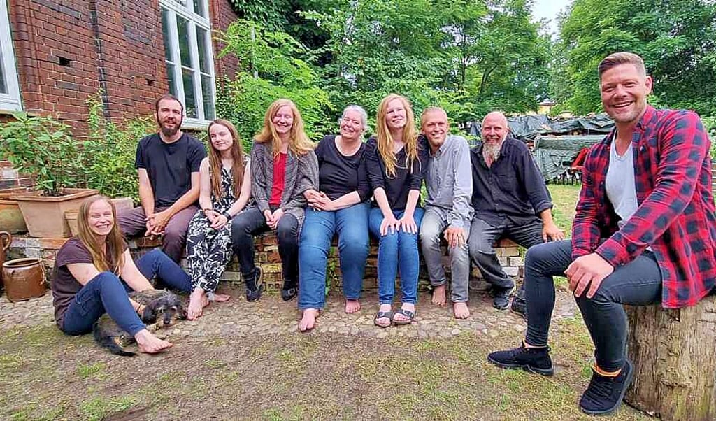 Robin Pietsch (rechts) mit den „Ackerpiraten“ in Pratau.