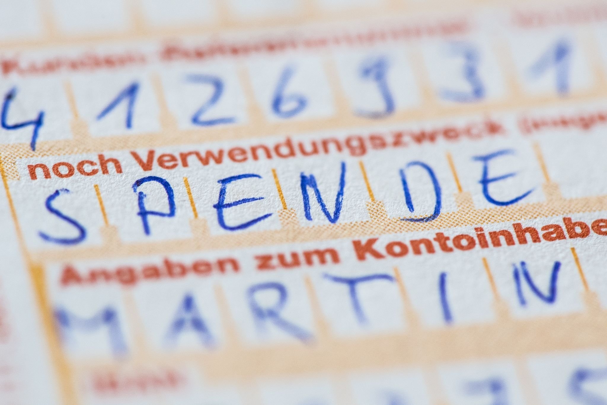 Heftige Regenfälle haben für Schlammlawinen und Überflutungen gesorgt. Viele Betroffene sind jetzt auf Schlafplätze und Spenden angewiesen.