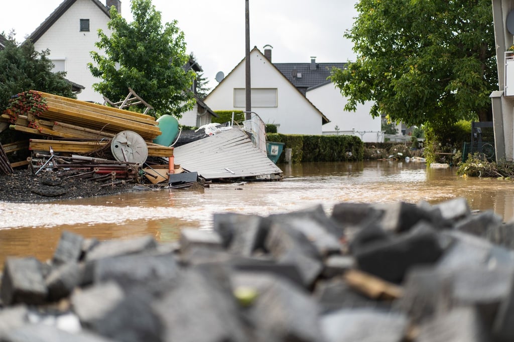 Heftige Regenfälle haben für Schlammlawinen und Überflutungen gesorgt. Viele Betroffene sind jetzt auf Schlafplätze und Spenden angewiesen.