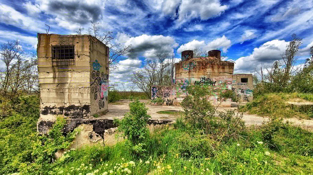 Die ehemalige sowjetische Bunkeranlage UK-27/4 hoch über dem Geiseltalsee zieht viele Neugierige an, ist aber bis heute touristisch nicht erschlossen.