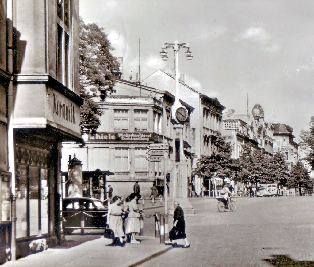 Die Homberg-Uhr, hier 1957, gehörte dazu.