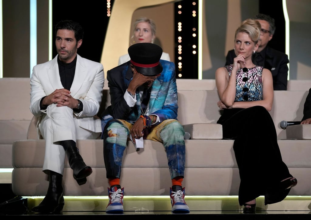 Mit gesenktem Haupt: Spike Lee, nachdem er versehentlich den Film „Titane“ als Gewinner der Goldenen Palme bekannt gegeben hat.