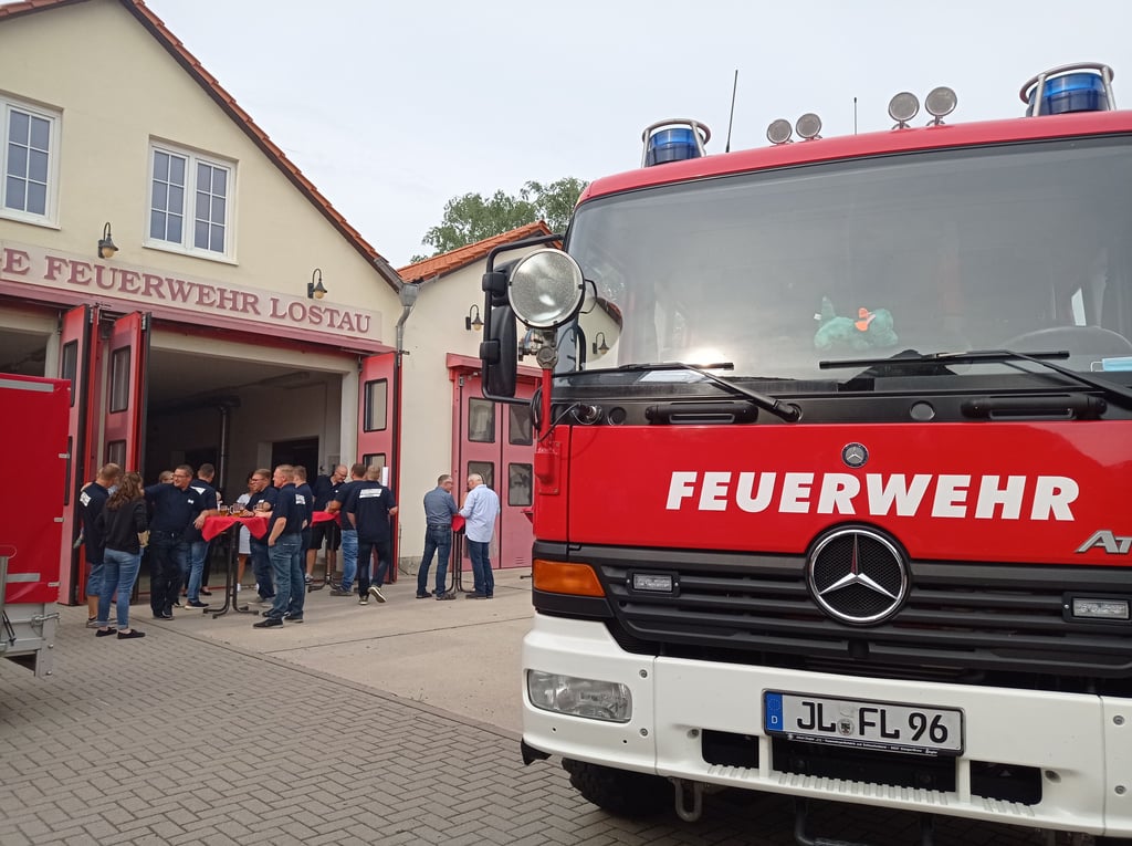 Zu einem geselligen Abend hatte der Förderverein der Ortsfeuerwehr Lostau Kameraden und ihre Familien in das Gerätehaus in der Möserstraße geladen.