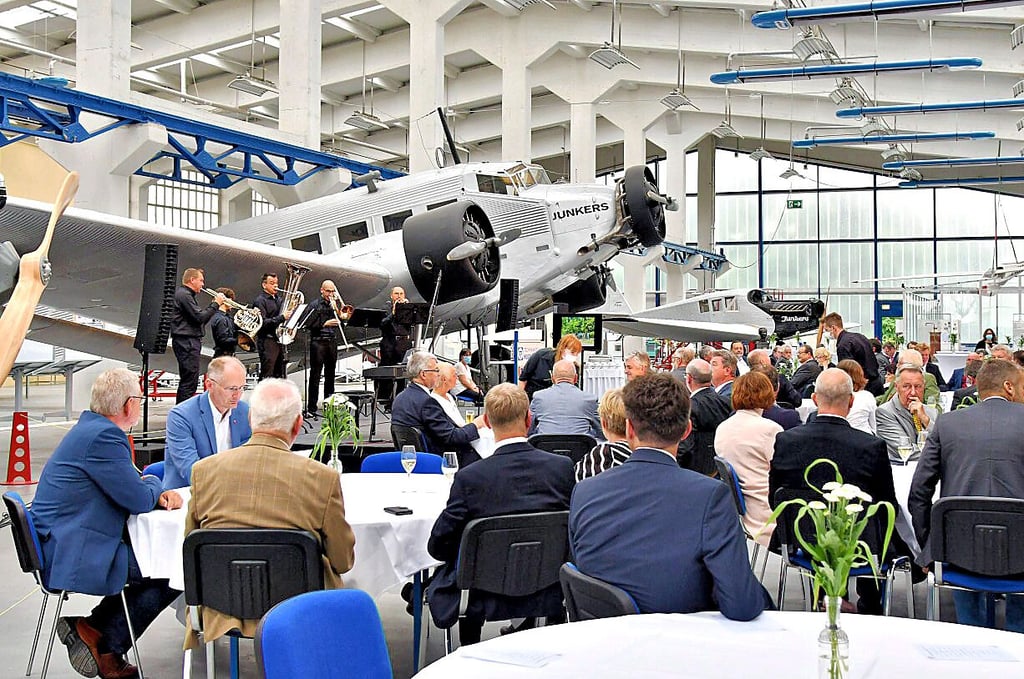 Feierliche Verabschiedung im Technikmuseum mit mehr als 100 Gästen.