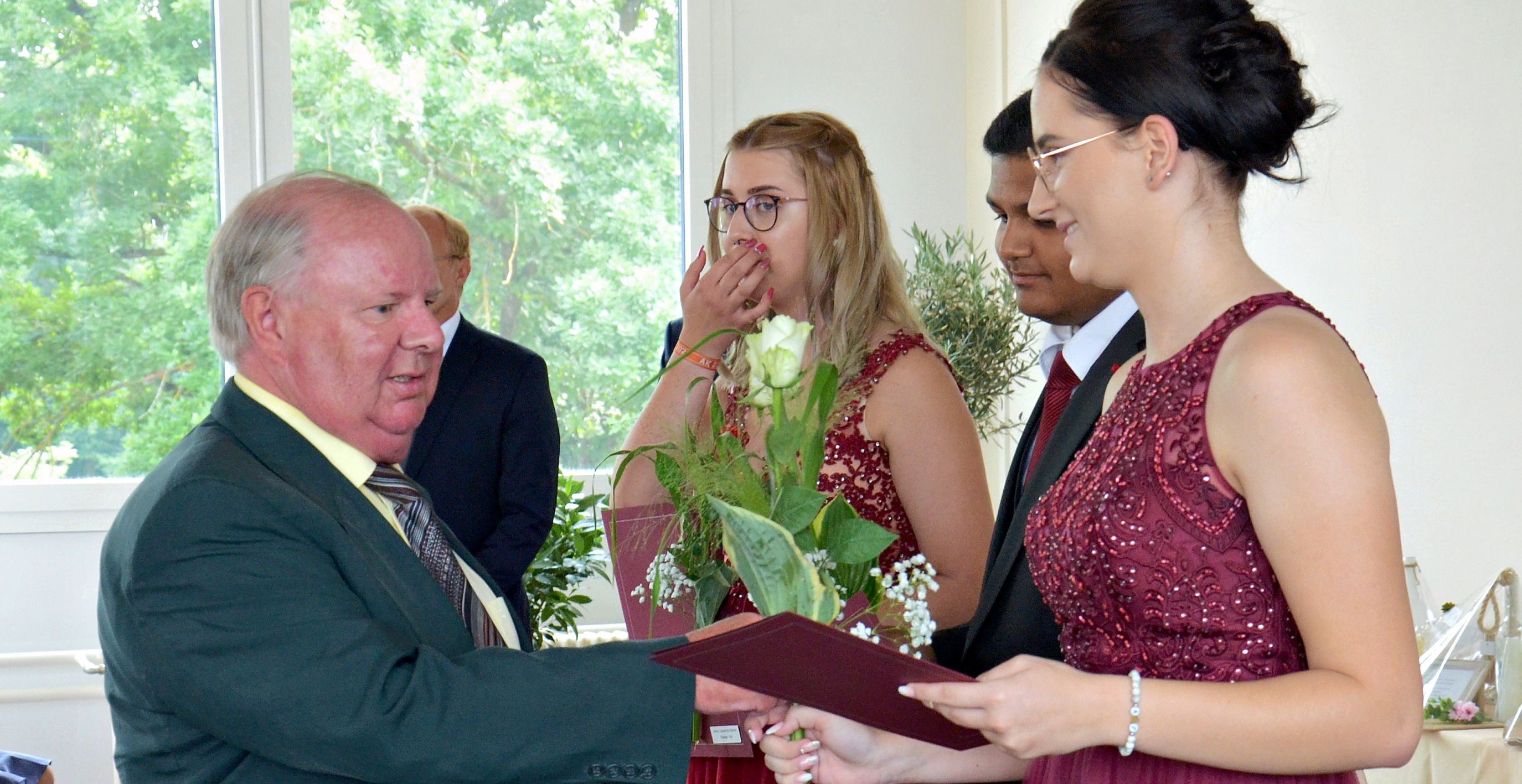 Ein „einmaliger“ Schulabschluss Zeugnisübergabe in der Sekundarschule