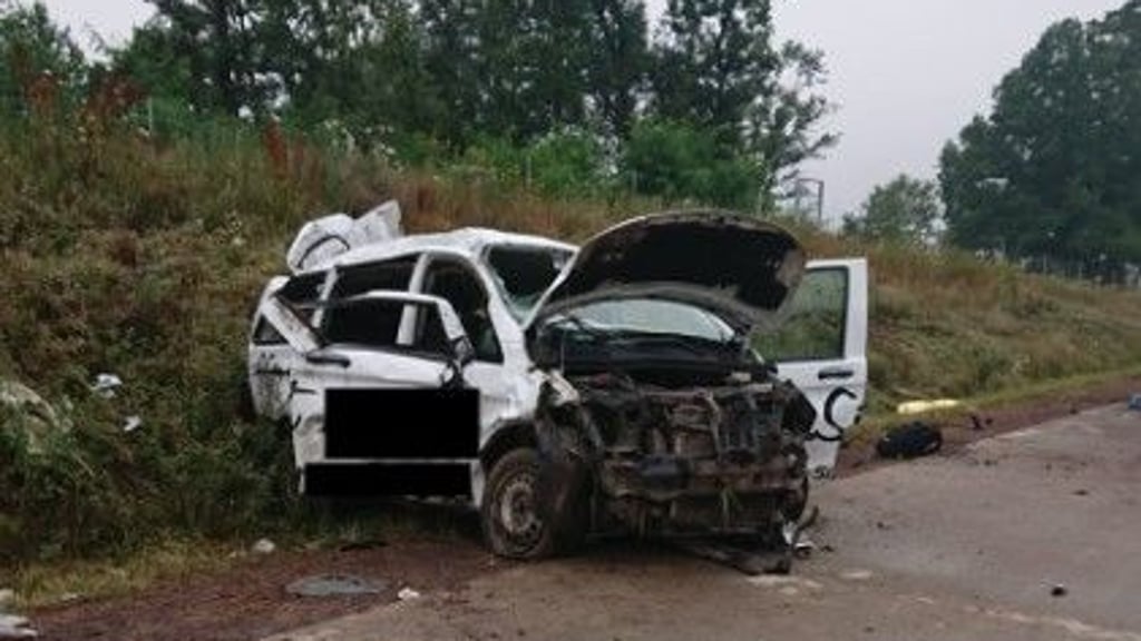 Bei einem Unfall auf der Autobahn 14 nördlich von Magdeburg sind am Samstagmorgen zwei Männer getötet worden.