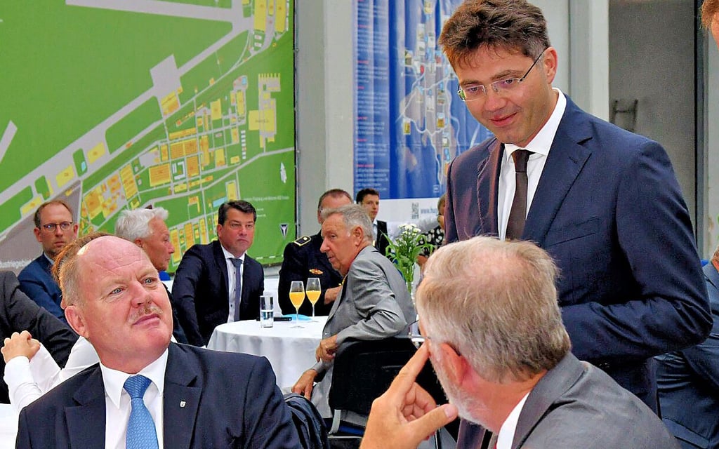 Amtsnachfolger Robert Reck im Gespräch mit den Ministern Webel und Robra.