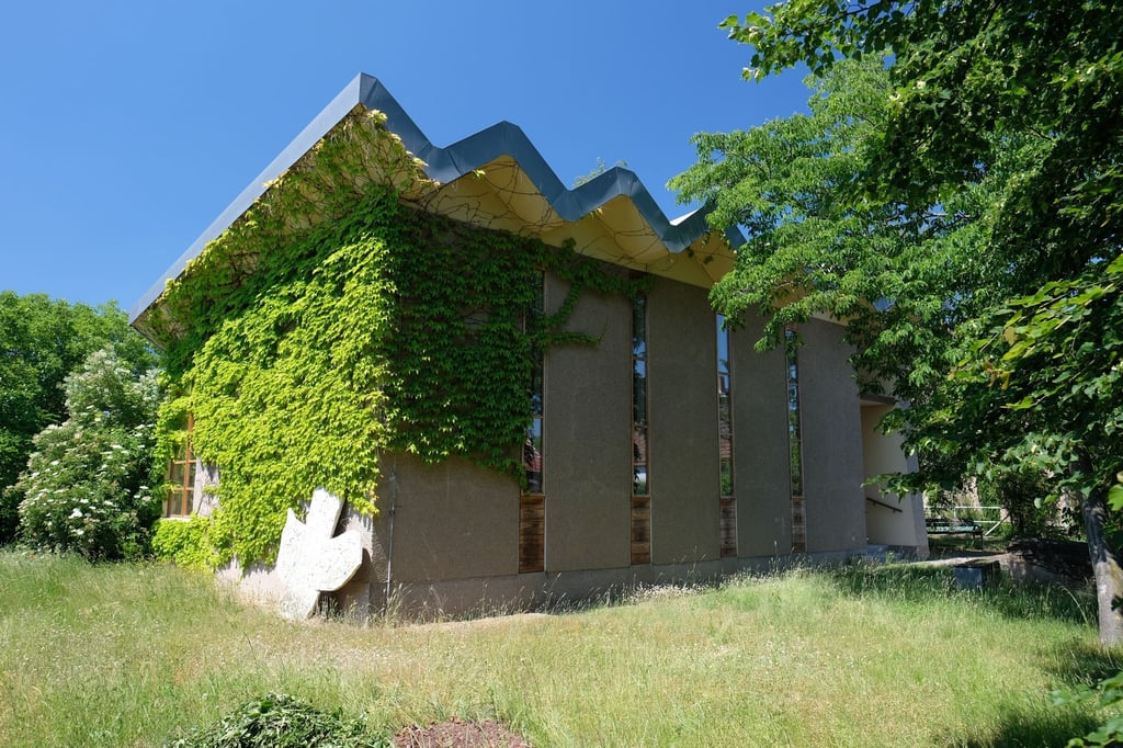 Die Friedenskirche, ein DDR-Bau in Wolfen.
