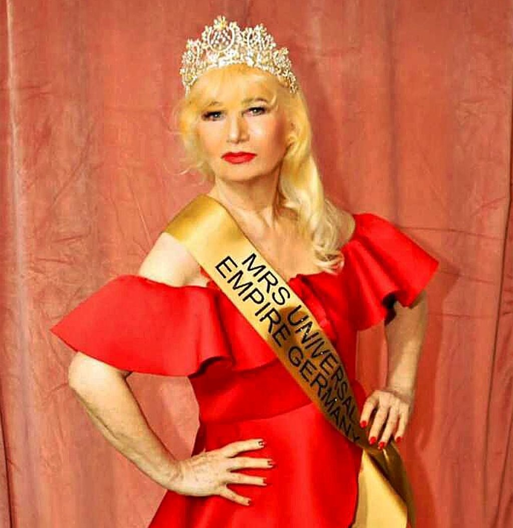 Margit Tietz hier mit Schärpe und Krönchen
