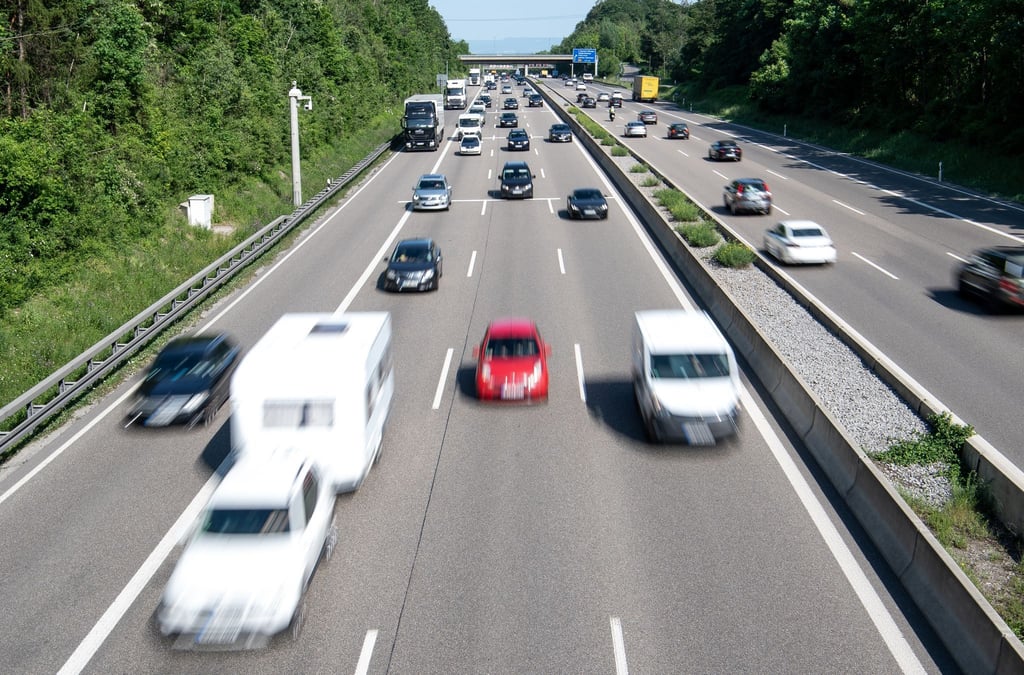 Koffer packen und los: Viele Reisende fahren mit dem eigenen Auto in den Urlaub - im zweiten Corona-Sommer erst recht.