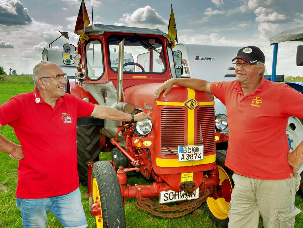Jürgen Lehnert und Bernd Andrae freuen sich über eine gelungene Tour durchs Burgenland mit vielen neuen Erfahrungen.