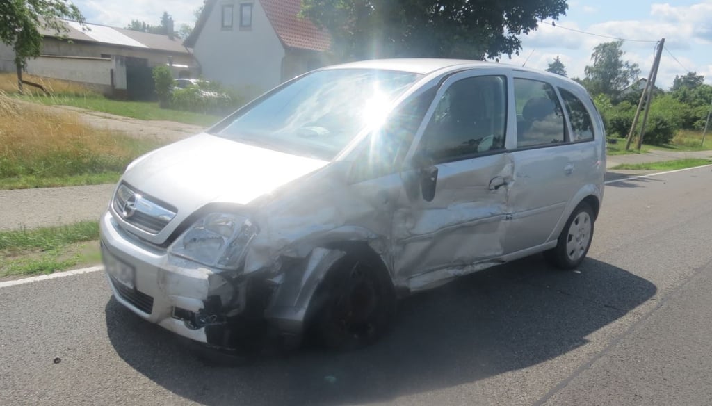 Auch dieser Opel Meriva wurde schwer beschädigt.