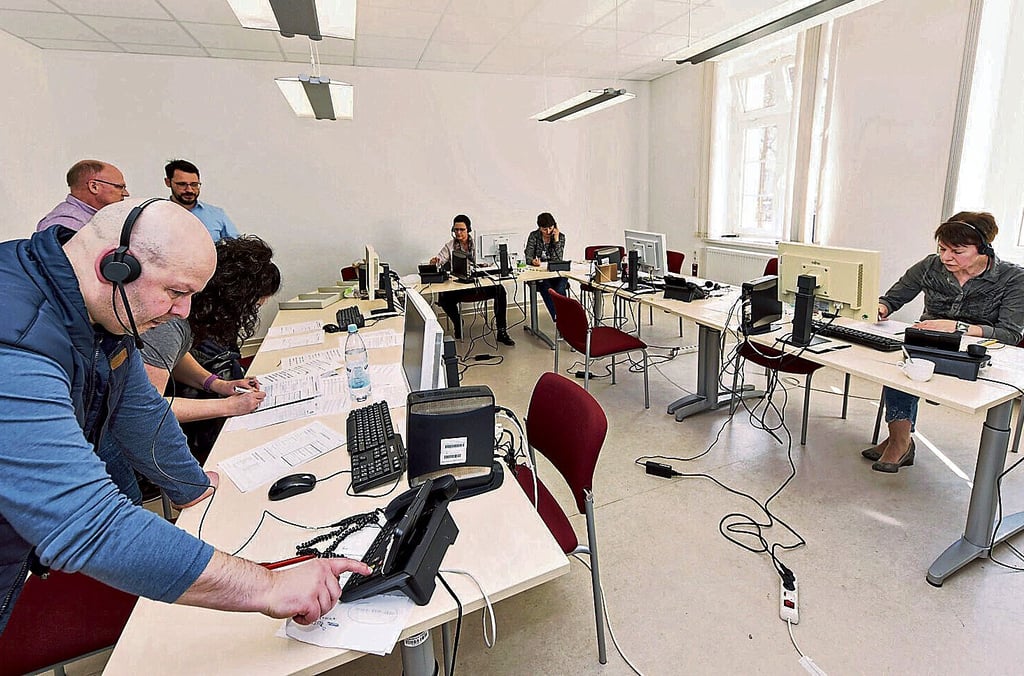 Im März 2020 hatte der Landkreis ein Corona-Bürgertelefon eingerichtet, das von Mitarbeitern anderer Bereiche der Kreisverwaltung unterstützt wurde.