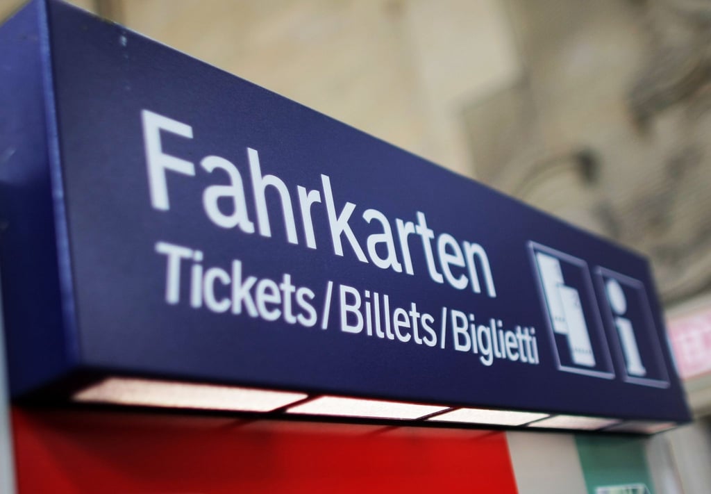 Ein Fahrkartenautomat der Deutschen Bahn.