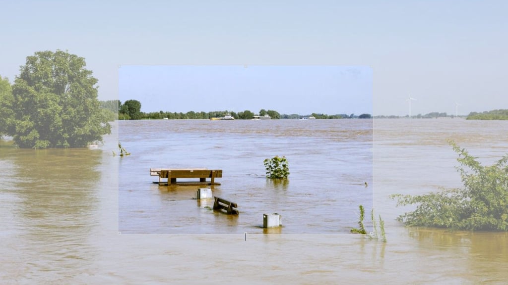 Hochwasser nach Starkregen am Rhein in Xanten.