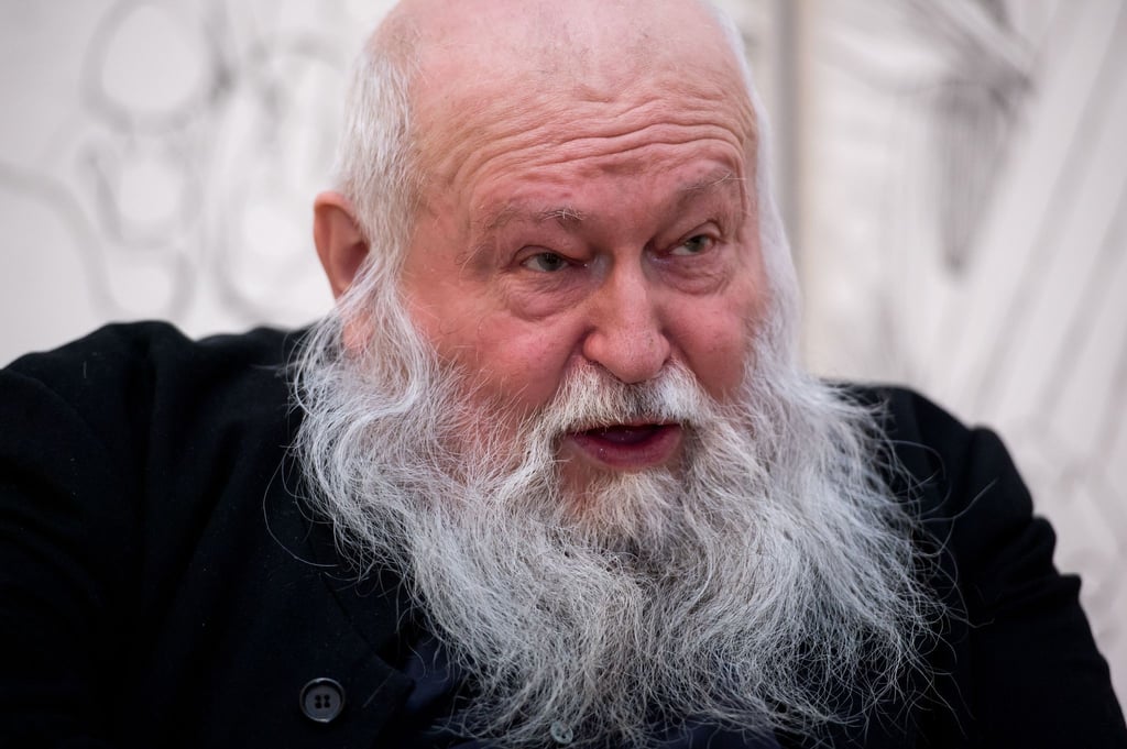 Der österreichische Maler und Aktionskünstler Hermann Nitsch will einen Farbenrausch entfesseln.