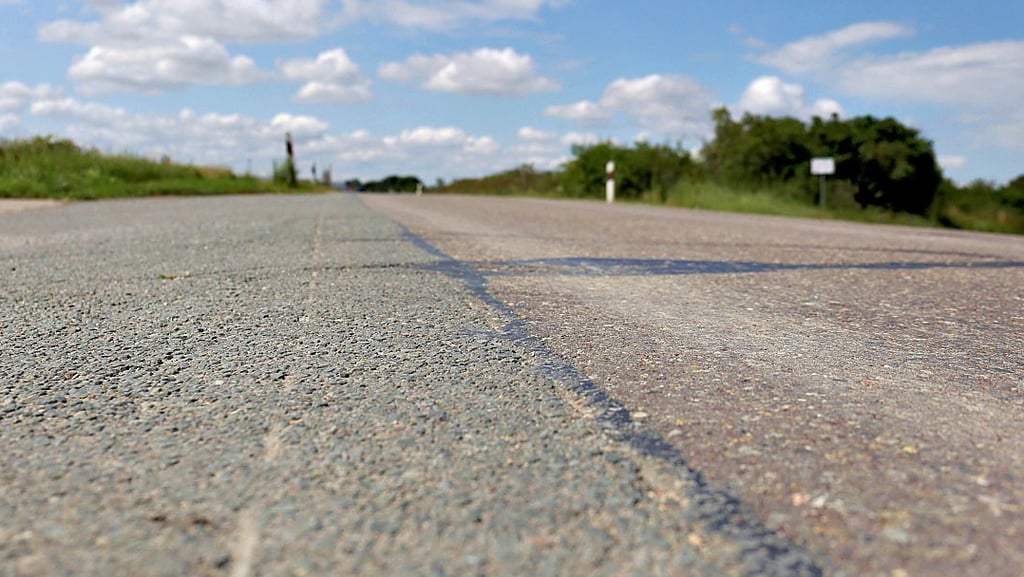 Die Kreisstraße K 1302 zwischen Atzendorf und Lust weist etliche Schäden auf, steht auf Platz 2 der Prioritätenliste.