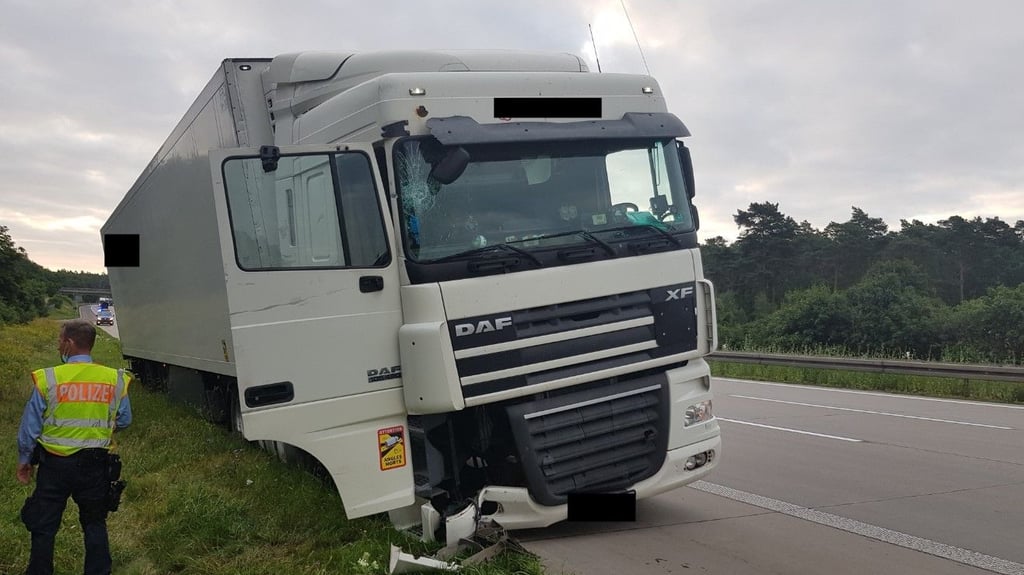 Mit einem beachtlichen Alkoholpegel war ein Lkw-Fahrer am Montagmorgen auf der Autobahn 2 im Jerichower Land unterwegs.