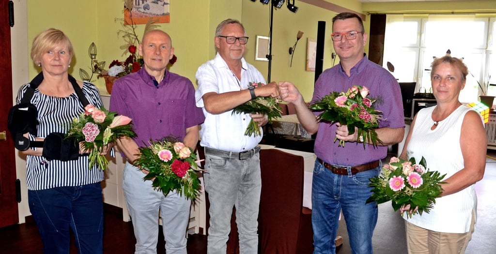 Der neue Vorstand des Zerbster Verkehrsvereins: Kerstin Tznais, der neue Vorsitzende Marco Paul, der bisherige Vorsitzende und erste Stellvertreter Jürgen Dornblut, Frank Zimmermann und Geschäftsführerin Andrea Solbrig (v.r.). Ab 2022 will der Verein mit seinen Volksfesten wieder durchstarten.