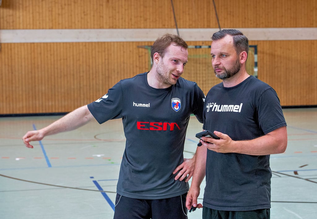 Steffen Baumgart (r.) und sein neuer Co-Trainer Philipp Große, der aber weiter auf der Rechtsaußenposition spielen wird, sind mit den Drittliga-Männern des HC Burgenland in die zwölf Teams starke Staffel C eingeteilt worden.