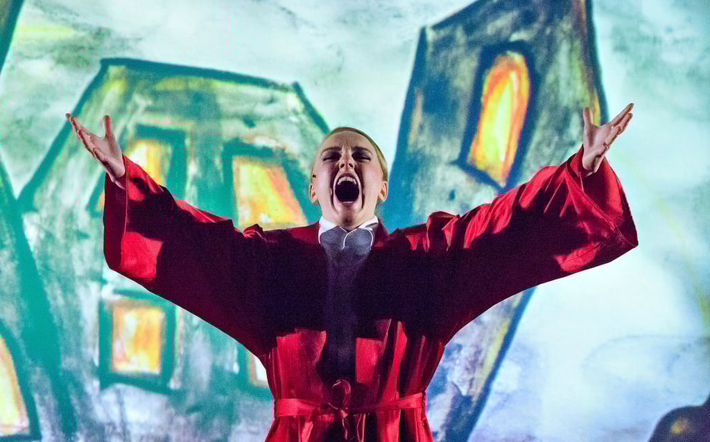 Geprobt, aber bislang nicht aufgeführt: die Naumburger Dracula-Inszenierung, hier mit Pia Koch. Mit dem Schauspiel wird die neue Spielzeit eröffnet.