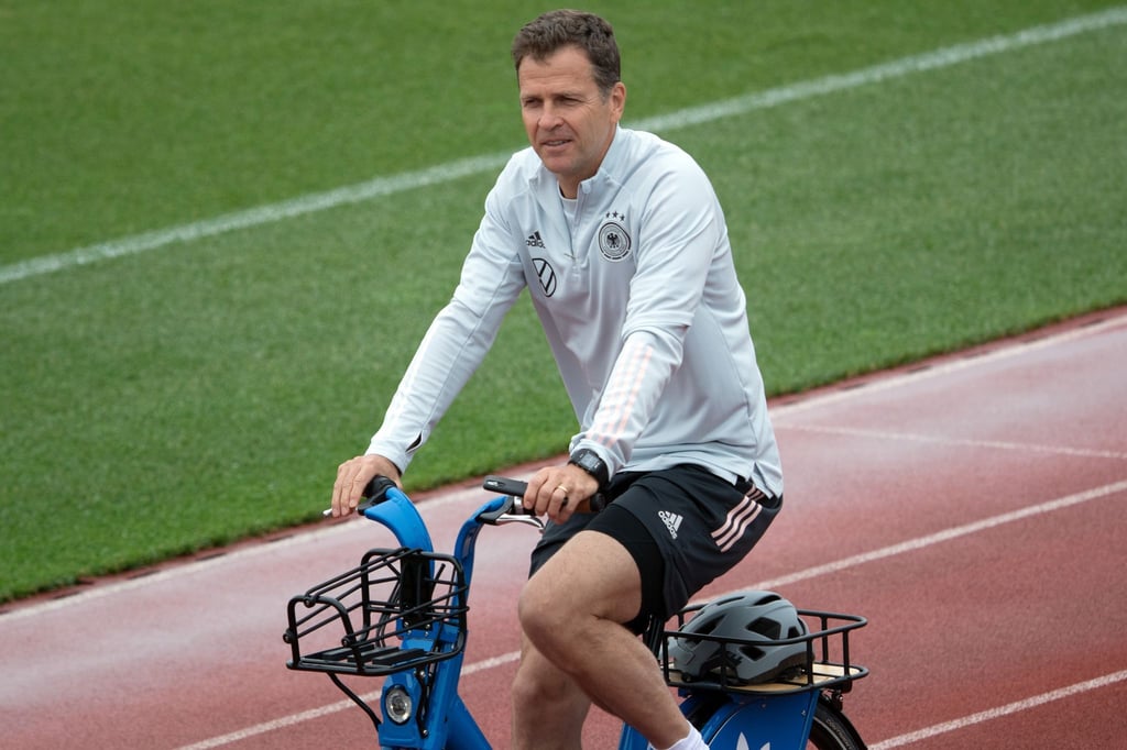 Im EM-Trainingslager oft auf dem Rad unterwegs: Oliver Bierhoff.