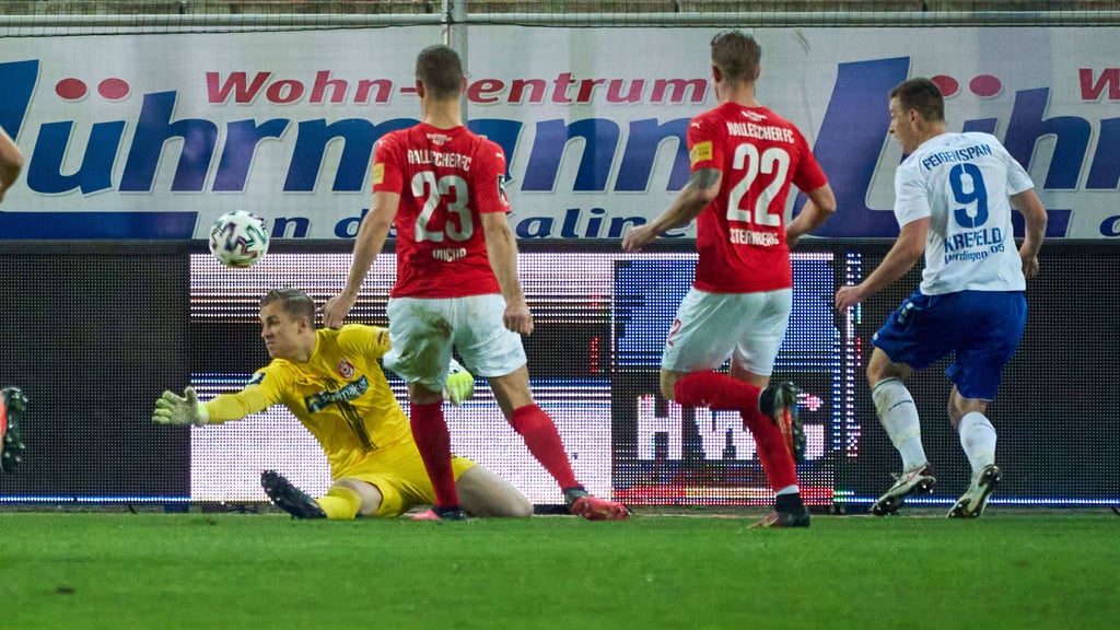 Mike Feigenspan (r.) traf sehenswert gegen den HFC - und ist nun ablösefrei auf dem Markt.