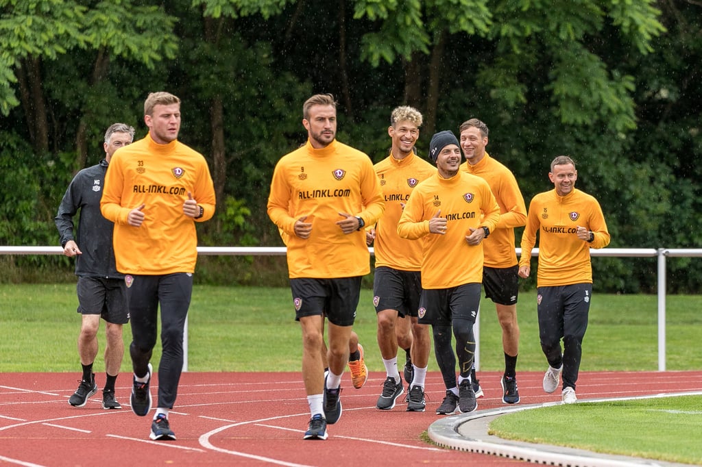 Die Profis von Dynamo Dresden bei der ersten Trainingseinheit im Trainingslager.