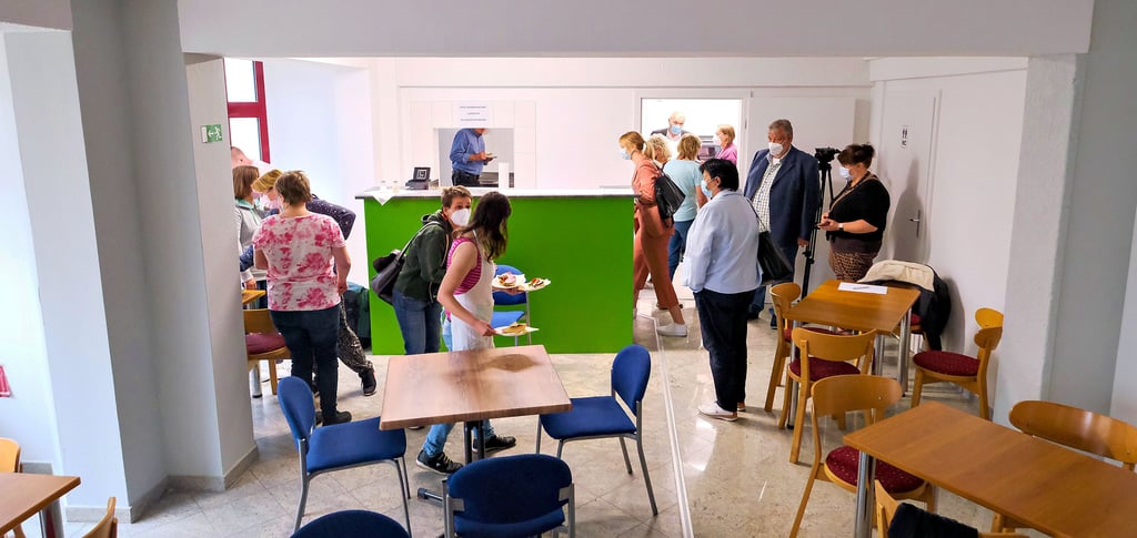 Eröffnungstrubel: Blick in die neue Suppenküche auf der Silberhöhe