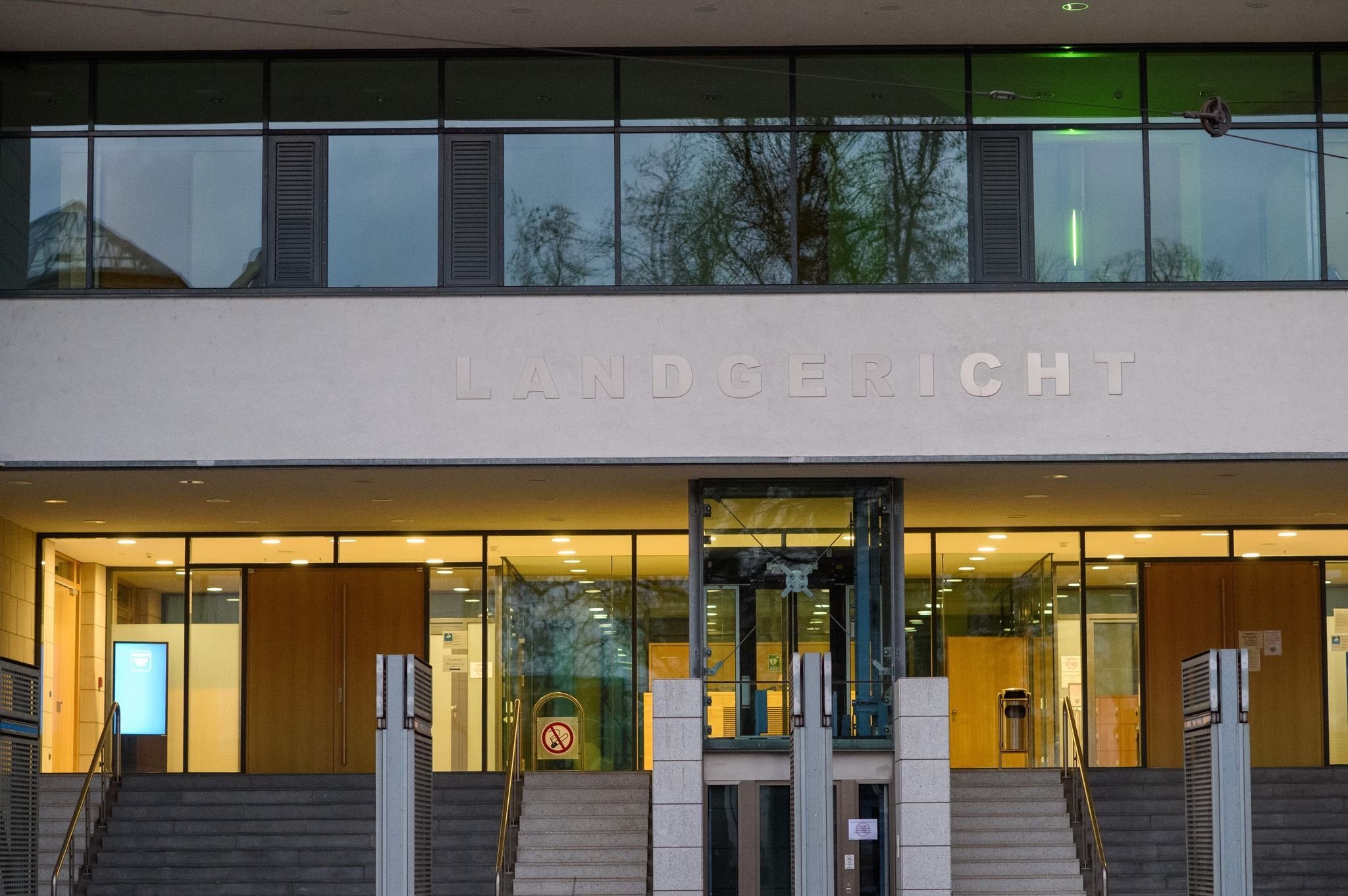 Der Eingang des Magdeburger Landgerichts ist zu sehen.