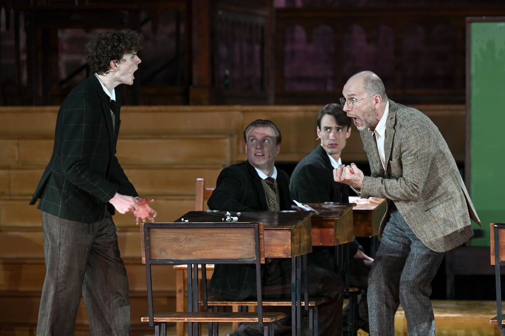 Nico Kleemann (l. als Todd Anderson) und Götz Schubert (r, als John Keating) im Bad Hersfelder "Club der toten Dichter".