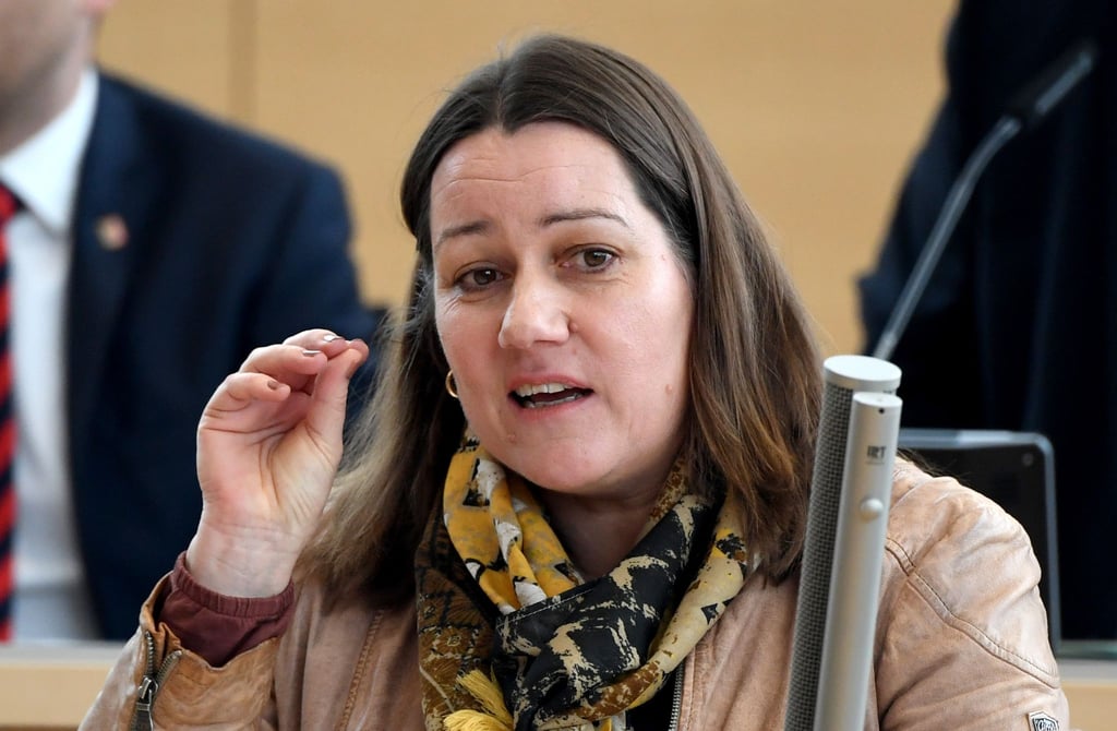 SPD-Fraktionsvize Beate Raudies spricht bei einer Landtagssitzung in Kiel.