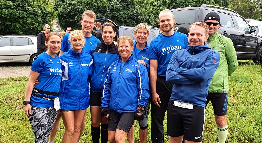 Die Bode-Runners der Gaensefurther Sportbewegung vor dem Start zum 18. Huy-Burgen-Laufes in Schlanstedt: Janine Wuwer, Kirsten Geist, Peter Brauer, Heike Lenz, Harald und Christa Fümel, Oliver Klepsch, Norman Billing (Hecklingen) und André Geist (von links).