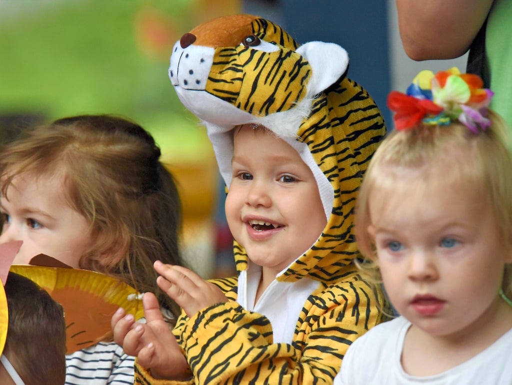 Die Kinder der Gaterslebener Kita haben - verkleidet als Tiger, Löwen oder Papageien - ihren Spaß bei der Dschungelparty.