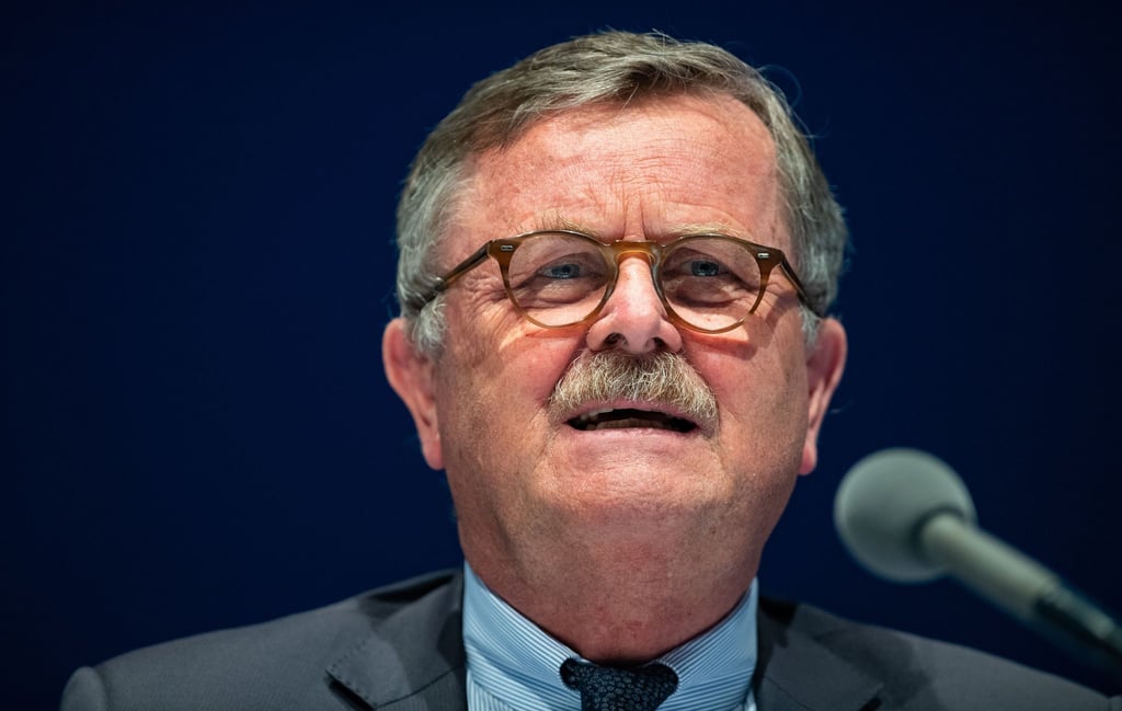 „Nicht gleich alles aufmachen, (...) sondern nach und nach mehr Kontakte zulassen“: Frank Ulrich Montgomery.