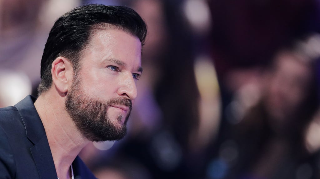 Schlagersänger Michael Wendler kritisiert die Regierung für ihre Maßnahmen gegen die Corona-Pandemie und spricht offen gegen die Corona-Impfung aus.