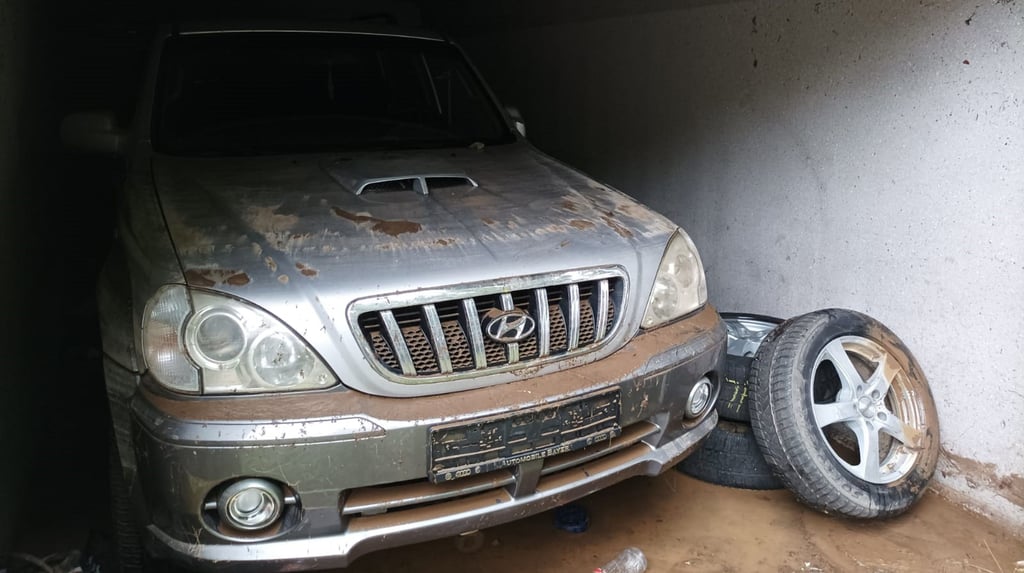 Der Geländewagen von Markus Sonn wurde bei der Flutkatastrophe in Nordrhein-Westfalen zerstört, als die Garage mit Wasser volllief.