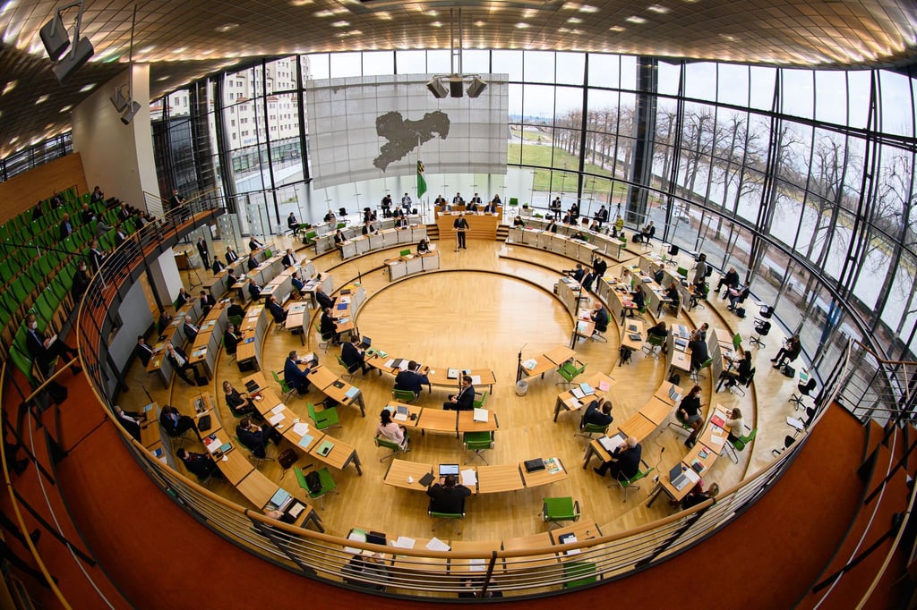 Blick in den Plenarsaal während einer Sitzung des Sächsischen Landtages.