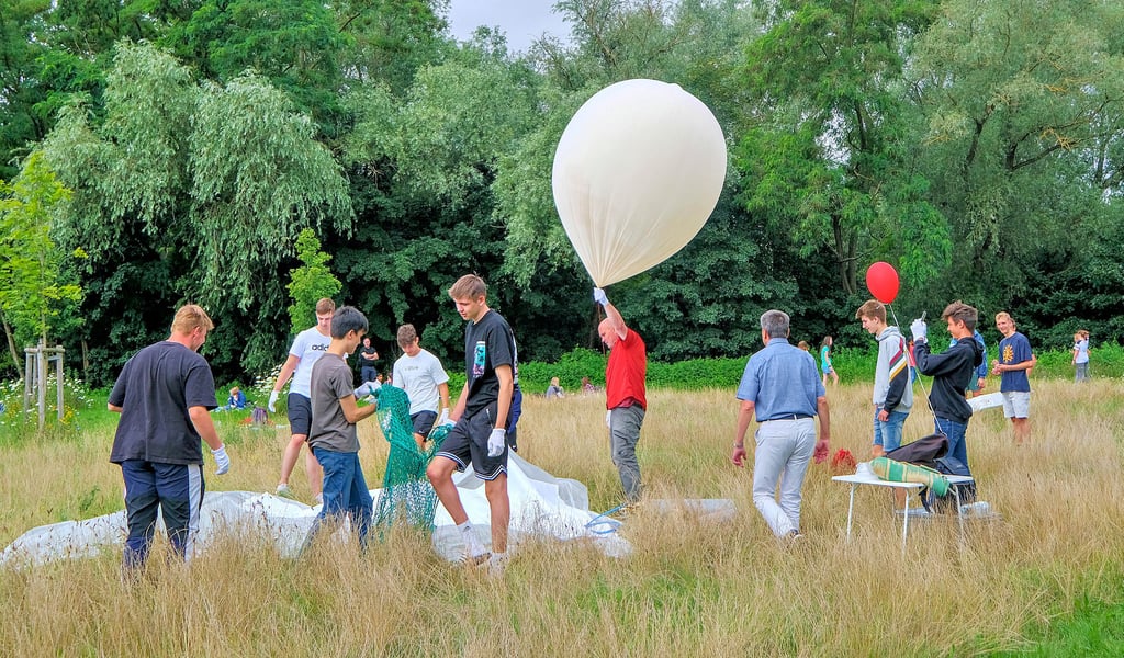 Kurz vor dem Abflug: Auf diesen Moment haben die Physikschüler viele Monate hingearbeitet.