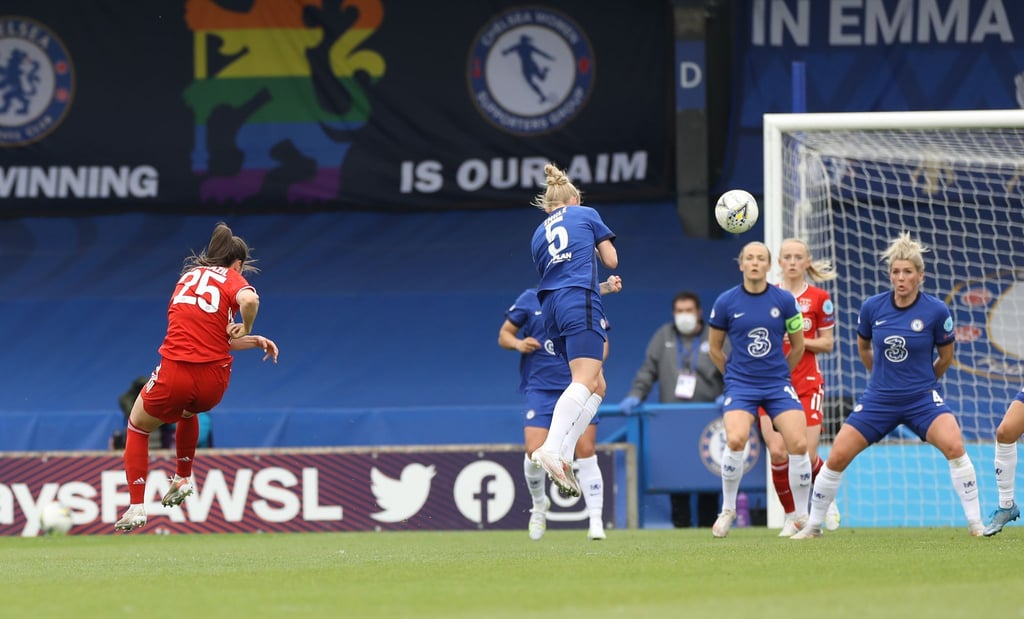 Das Tor von Sarah Zadrazil (l/25) bei der UEFA-Wahl zum schönsten Tor ist das einzige Tor einer Fußballerin.