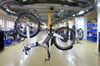E-Bikes werden in der Mifa Mitteldeutsche Fahrradwerke AG in Sangerhausen (Sachsen-Anhalt) am Fließband produziert.